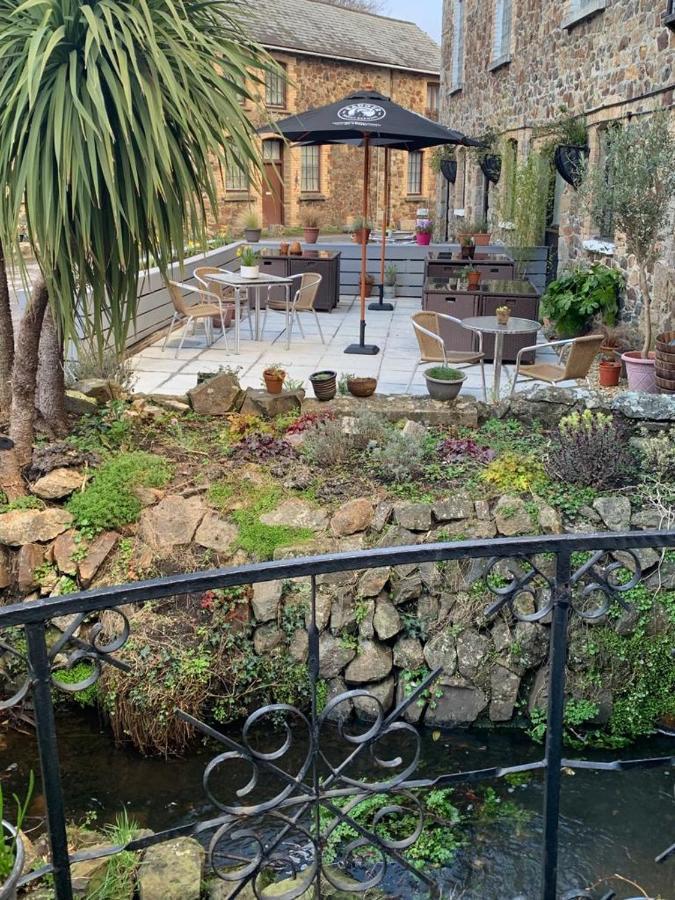 Dolphin Hotel بوفي تريسي المظهر الخارجي الصورة